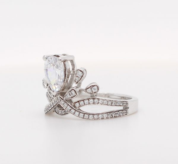 Izzy pear oval diamond ring